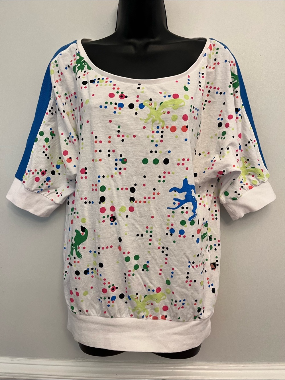 Akademiks “Jeanius” Dolman Sleeve Paint Splatter Print T shirt, Size M
